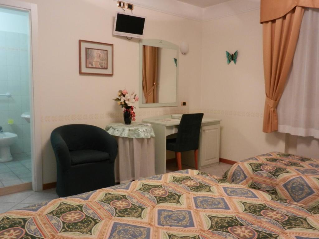 Hotel Ferranti Borgiano  Zimmer foto